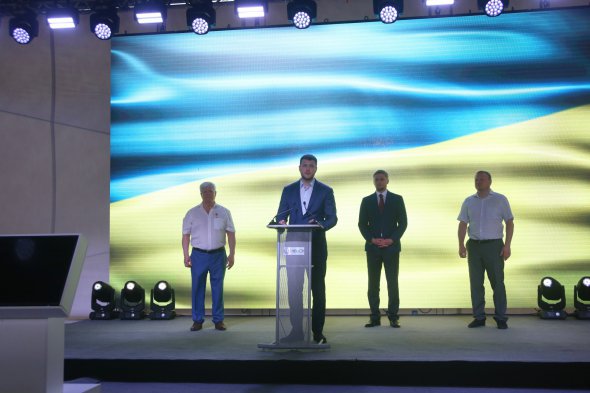 Компанія "НІБУЛОН" інвестувала 23 млн дол. США у будівництво нового перевантажувального термінала в с. Мар'янське. Це вже 10-й такий об'єкт на каскаді Дніпра