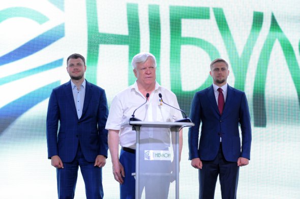 Компанія "НІБУЛОН" інвестувала 23 млн дол. США у будівництво нового перевантажувального термінала в с. Мар'янське. Це вже 10-й такий об'єкт на каскаді Дніпра