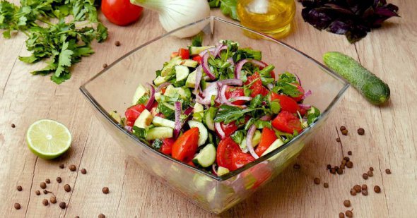 Вкусный и полезный салат готовится за считанные минуты