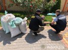 Правоохоронці вилучили бурштину-сирцю різної фракції вагою понад 850 кг. Правоохоронці вилучили бурштину-сирцю різної фракції вагою понад 850 кг.