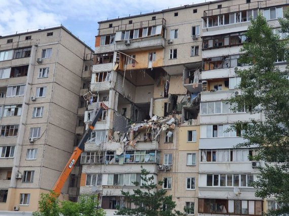 У багатоповерхівці в Києві стався потужний вибух. Є жертви