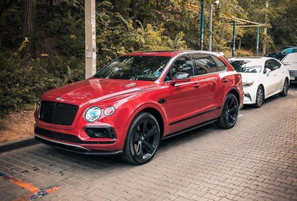 Bentley Bentayga в комплектации Carbon Pack в Одессе