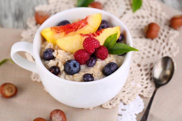  Завтрак с овощами и фруктами полезный и низкокалорийный.