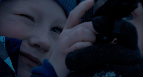 Дія фільму «Безсмертний» відбувається в Апатитах, промисловому містечку Мурманської області Російської Федерації, де колись був трудовий табір. Герої  – діти, які вступають в патріотичний рух "Юнармія. 
