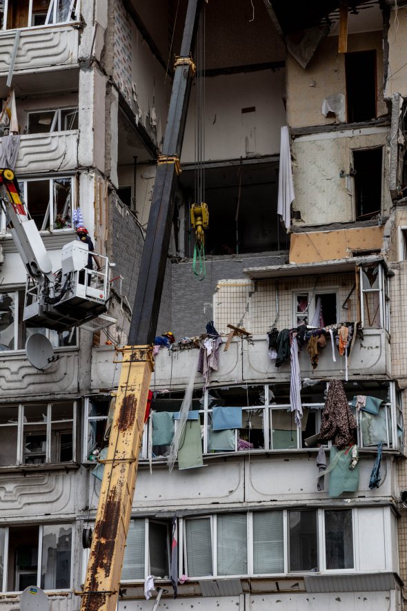 Вранці 21 червня стався вибух у 10-поверховому будинку по вул. Соломії Крушельницької, 1/5 у Дарницькому районі столиці.  16 квартир зруйновані, ще 40 пошкоджені. 