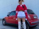 Плісирована спідниця з білими гольфами нагадали дівчинку-школярку із японських аніме