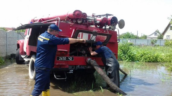 Руйнівна вода наробила лиха у Івано-Франківській, Чернівецькій, Львівській, Закарпатській та Тернопільській областях