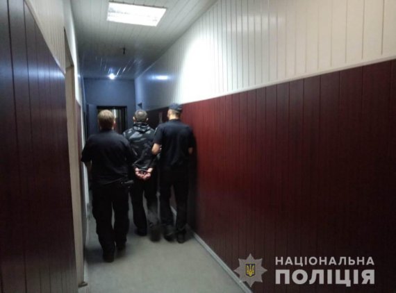 На Харківщині затримали 34-річного чоловіка, який зґвалтував у лісі 50-річну жінку