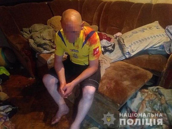 В Киеве пьяный 38-летний мужчина едва не забил до смерти 6-летнего крестника. А потом вместе с матерью ребенка соврал, что мальчик выпал из окна