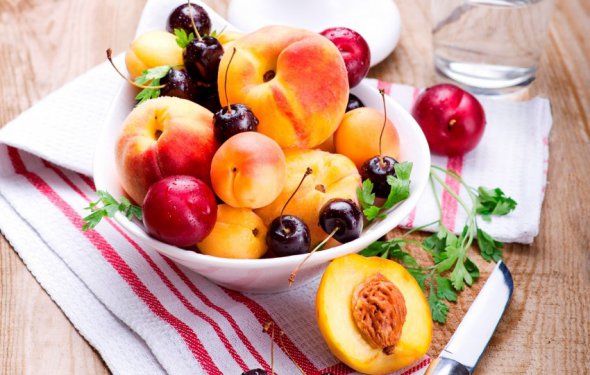 Персик богат на коллаген и витамин А.