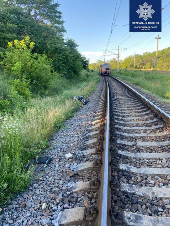 В Днепре ремонтный поезд сбил коляску, в котором находилась 18-месячная девочка