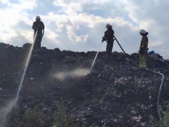 ЛІквідувати пожежу на полігоні вдалось о 18.15. 