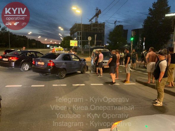 В автомобілі Nissan - двоє дітей шкільного віку