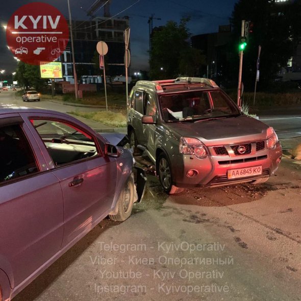 В автомобілі Nissan - двоє дітей шкільного віку