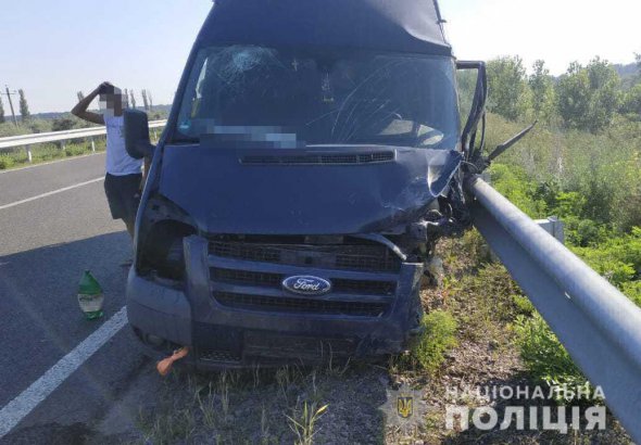 На трасі Одеса-Рені Ford Transit, який був на буксирі,   виїхав на зустрічну смугу і зіткнувся з Chevrolet Aveo