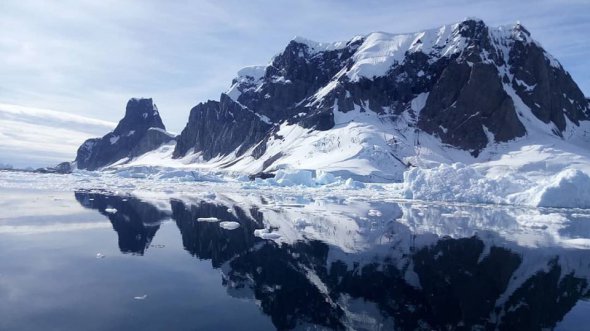 Участники 24-й Украинской антарктической экспедиции поделились фотографиями с самого южного материка