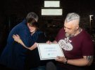 Порошенко Надав сертификат на 100 тыс грн для реставрации семейной кузницы Эйдер. Фото: eurosolidarity.org
