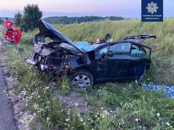 В Киевской области перевернулся автомобиль Citroen: четверо травмированных, один человек погиб