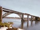 1943 року нацисти урочисто відкрили відбудований міст Стрілецького, перерізавши стрічку