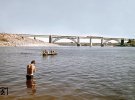 В 1943 году нацисты торжественно открыли отстроенный мост Стрелецкого, перерезав ленту