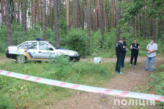 На Житомирщине нашли убитыми 58-летнюю женщину и ее сожителя, 60 лет. Подозреваемых задержали. Это 18 и 19-летний местные жители
