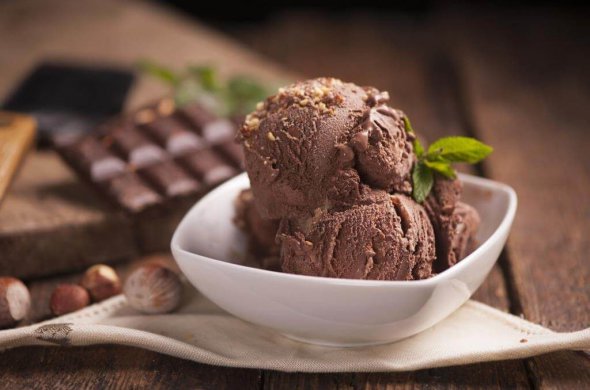 У літні дні приємно поласувати морозивом, а якщо воно буде 100% з натуральних компонентів, то ще й корисно та поживно.