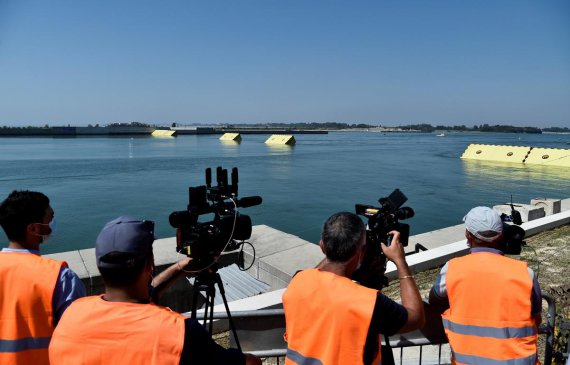 В Венеции прошло испытания защитных шлюзов. Фото: Reuters