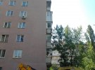 У Києві на Березняках стався прорив труби. Струмінь холодної води досягав верхніх поверхів 9-поверхового будинку