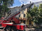 В Одесі у 3-поверховому житловому будинку по вул. Буніна, 35 спалахнула масштабна пожежа