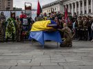 Люди прощаются с Героем Украины Тарасом Матвеевым