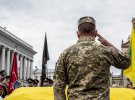 Люди прощаються з Героєм України Тарасом Матвіївим