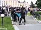 В Беларуси на стихийных акциях в поддержку претендентов в президенты, которых ЦИК не зарегистрировала кандидатами, правоохранители задержали более 220 человек