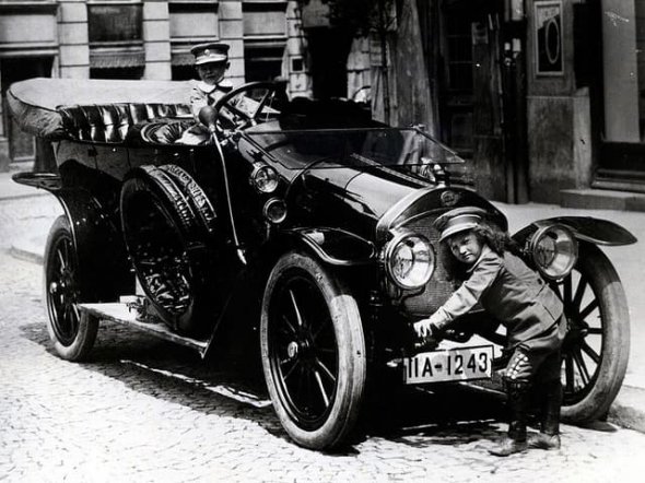 Кабріолет Audi-A 1910 року випуску