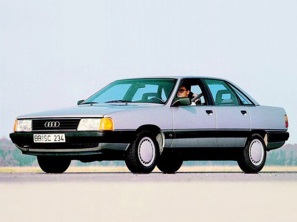 Седан Audi 100 1990 года выпуска
