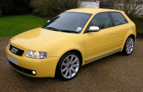 Спортивный хэтчбек Audi S3 2002 года выпуска