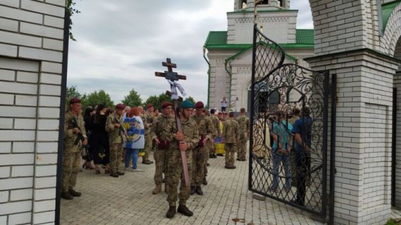 Прощание с командиром разведки Дмитрием Красногрудем в Лимане на Донетчине