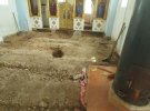 Під підлогою церкви на Глухівщині виявили черепи та безліч кісток