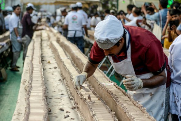 В Індії спекли найдовший у світі торт 