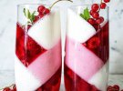 Тренд літа: яскраві десерти подають у склянках