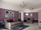 Интерьер гостиной 2020: как стильно вписать фиолетовый цвет