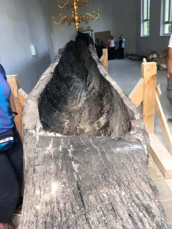 У музеї показали давній човен