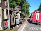 Поліцейські розслідують обставини автопригоди, у якій загинули люди