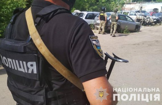 В Полтаве преступник при задержании выхватил гранату с угрозами взорвать полицейского