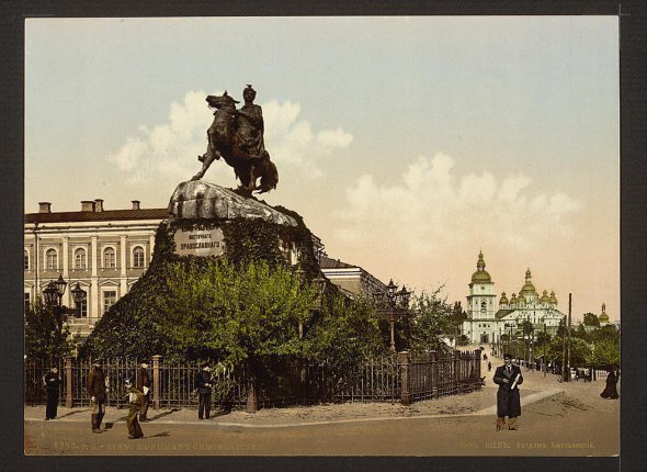 Пам’ятник Богдану Хмельницькому є окрасою площі