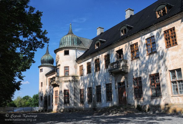 Палац Шувалових - головна історична пам'ятка райцентру Тальне на Черкащині