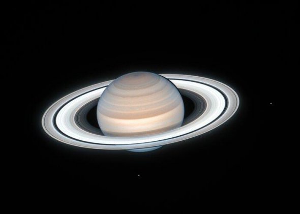 Показали фото Сатурна