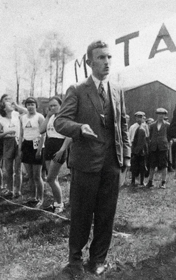 Роман Шухевич був суддею на турнірах у Львові на початку 1930 років. Мав досвід участі у змаганнях із бігу та плавання