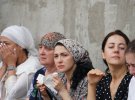 Тисячі людей проводжають в останню путь 3-річного Мусу — сина кримськотатарського політв'язня Руслана Сулейманова