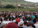 Тисячі людей проводжають в останню путь 3-річного Мусу — сина кримськотатарського політв'язня Руслана Сулейманова