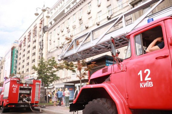 25 вогнеборців ліквідували пожежу на Хрещатику. 